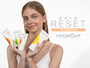 Γυναίκα κρατά προϊόντα ενυδάτωσης HYDROVIT για πρόσωπο και σώμα, προβάλλοντας τη σειρά Skin Reset για αποκατάσταση και λάμψη της επιδερμίδας σε 2 εβδομάδες.